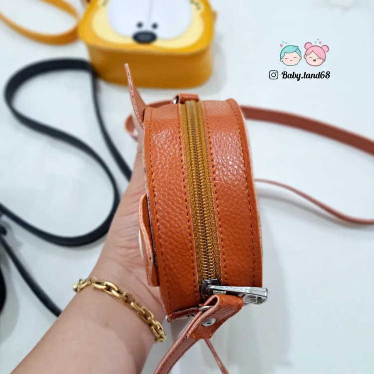 دوخت تمیز و بسیار با کیفیت کیف چرم بچگانه