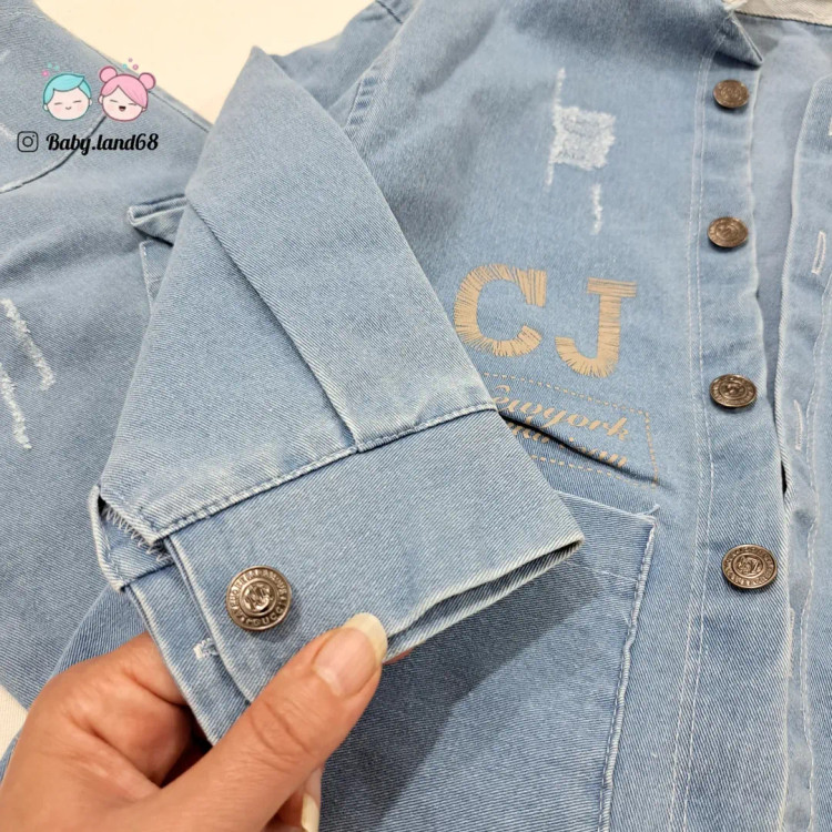 دوخت تمیز و با کیفیت کت جین بچه گانه اسپرت ۴ تا ۱۰ سال سایز ۴۵ داشته است