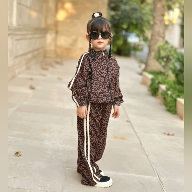 استایل شیک سویشرت و شلوار پلنگی بچگانه ۲ تا ۱۰ سال جنس مخمل کبریتی