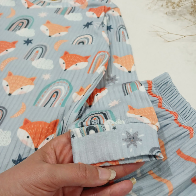 پایین آستین بلوز راحتی بچگانه پسرانه ۲ تا ۹ سال جنس نخ دنده ریلی طرح روباه