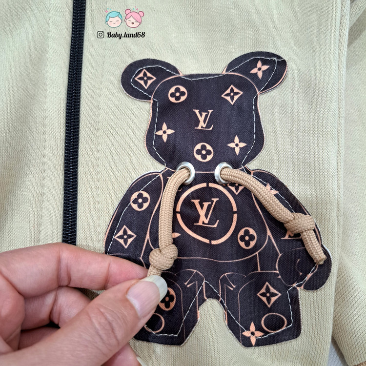 طرح خرس بند دار روی سویشرت داخل کُرک بچگانه ۶ ماه تا ۸ سال