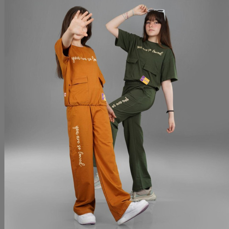 تنخور شیک ست کراپ و شلوار نوجوان سایز ۶۰ و ۶۵ مناسب ۱۰ تا ۱۲ سال جنس پنبه درجه یک برند تورتک